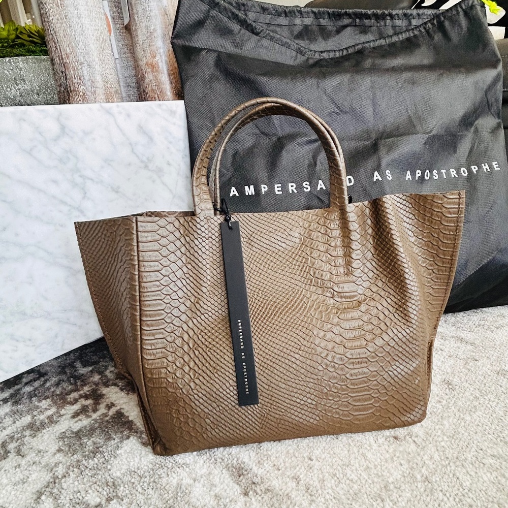 ✨ Ampersand As Apostrophe Half Tote – New Earth Python – NEW w/ Tags ✨